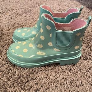 Like New kids Rain boots size 9/10 sky blue polka dot